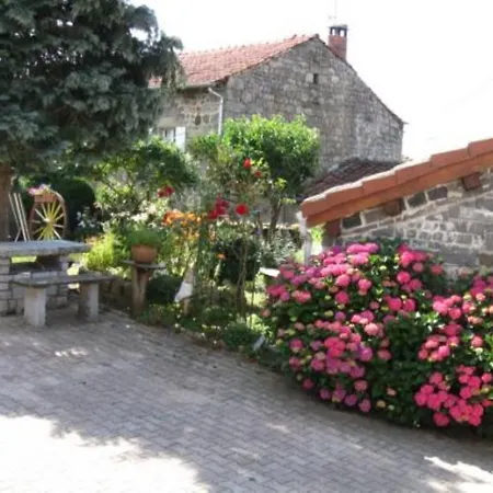 La Maison De Pierre